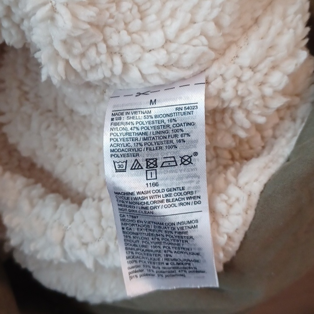 -- Old Navy Women's Olive Puffer Jacket Size Medium - Picture 9 of 10